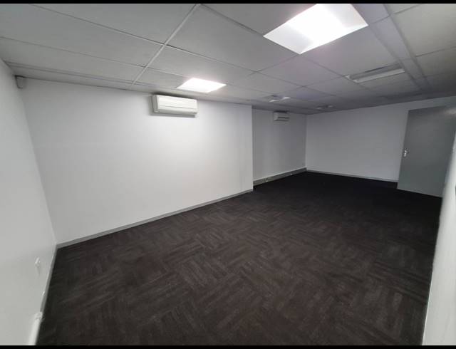 1,111M² WAREHOUSE TO LET IN PAARDEN EILAND